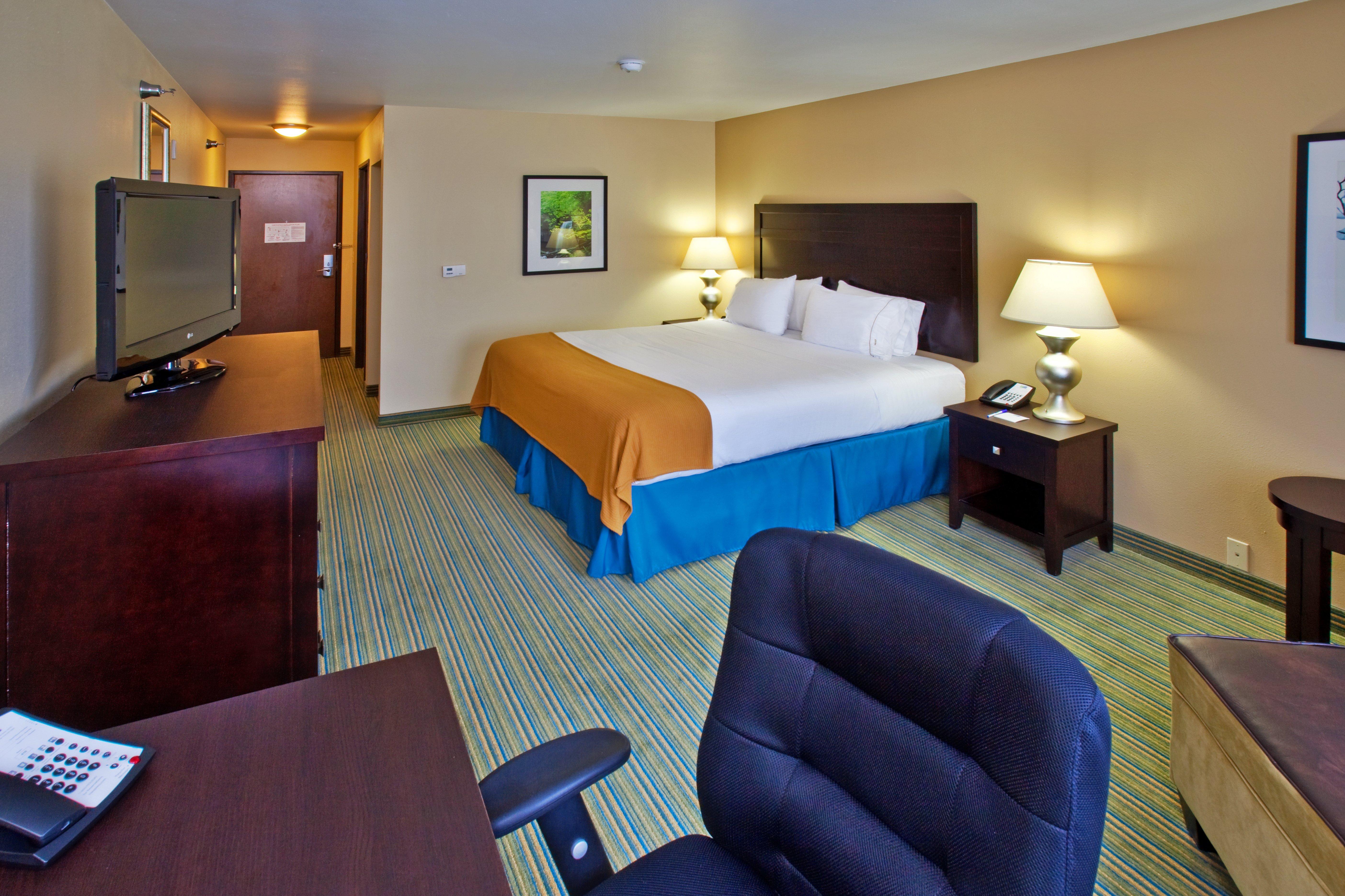 Holiday Inn Express- Waterloo/Cedar Falls, An Ihg Hotel Room photo